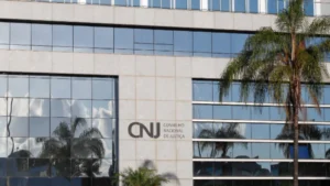 CNJ cria comissão para revisar salários de juízes