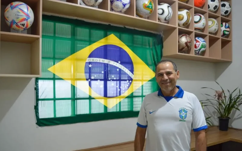 Policial civil completa coleção de bolas oficiais de todas as Copas