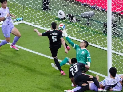 México vence Coreia e avança às oitavas da Copa