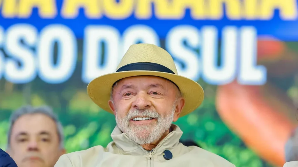 Lula rebate interferência externa e defende inclusão social em Ponta Porã