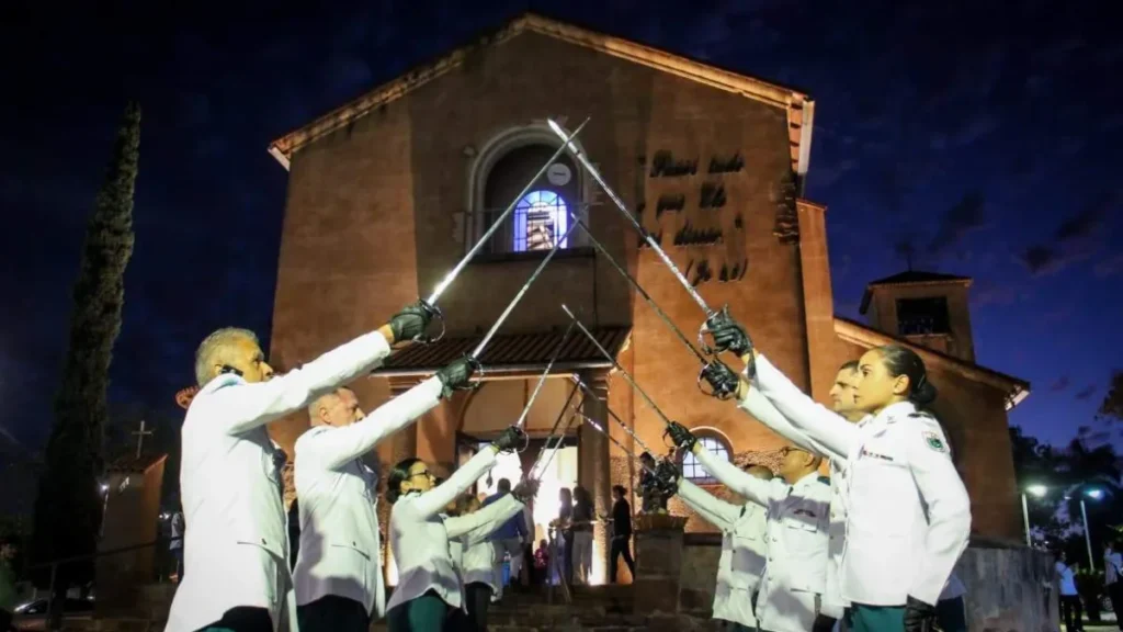 Procissão reúne milhares em celebração à padroeira de MS