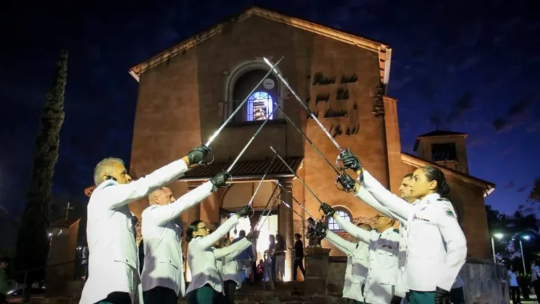 Procissão reúne milhares em celebração à padroeira de MS