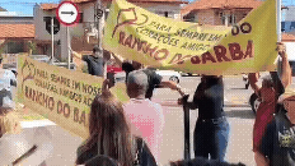 Despedida de Waldeny tem fogos e viola no Rancho do Barba