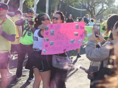 Amigos na linha de chegada fazem diferença na Maratona