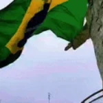 Cristo Rei do Pantanal ganha bandeirão do Brasil para a Copa