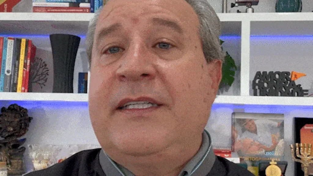 Saúde bucal ligada ao cérebro: inflamação na gengiva acelera declínio cognitivo
