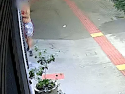Homem corre sangrando por uma quadra e morre após facada