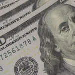 Dólar sobe a R$ 5,13 com tensão entre EUA e Irã