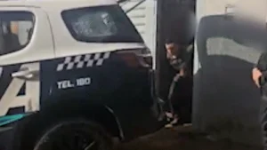 Ladrão se esconde em caixa d'água após fuga em telhados