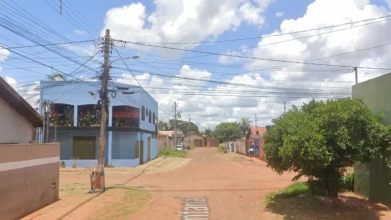 Barbeiro morto a tiros na frente de casa no Aero Rancho