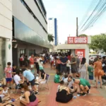 Corrida pela figurinha final: colecionadores não param mesmo com fim da Copa