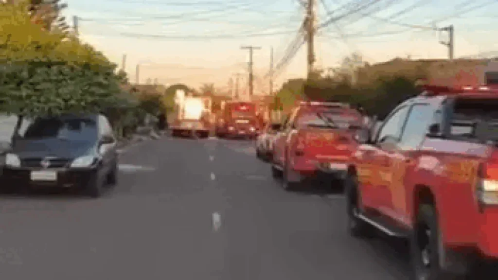 Incêndio e explosão atingem depósito de reciclagem em Campo Grande