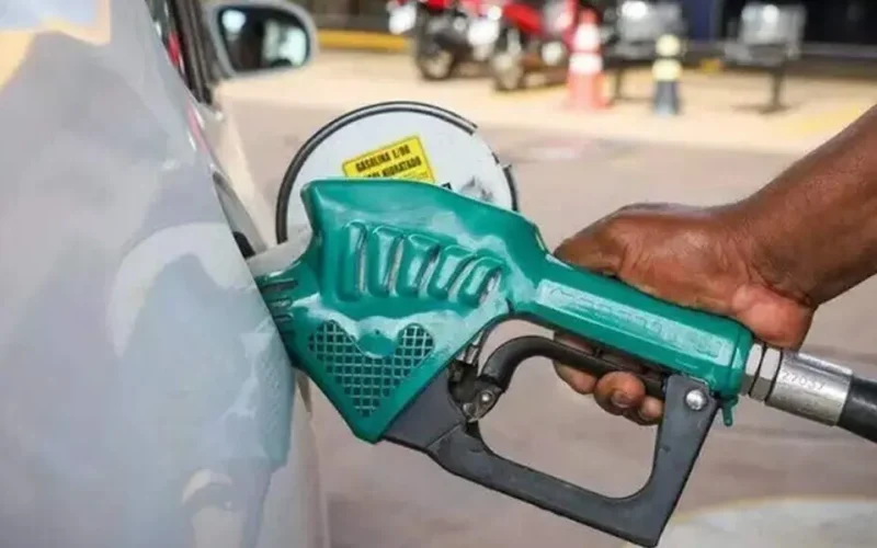 Governo prorroga por 30 dias subsídio de R$ 0,44 na gasolina