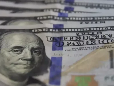 Dólar cai a R$ 5,08 com tarifas dos EUA e petróleo em baixa
