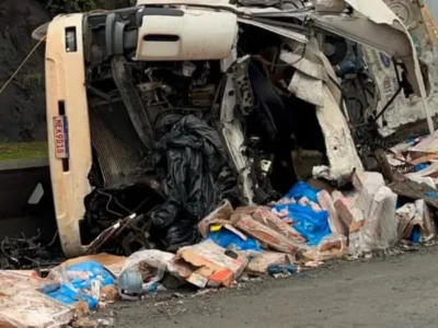 Acidente com carreta mata homem na BR-277, no Paraná