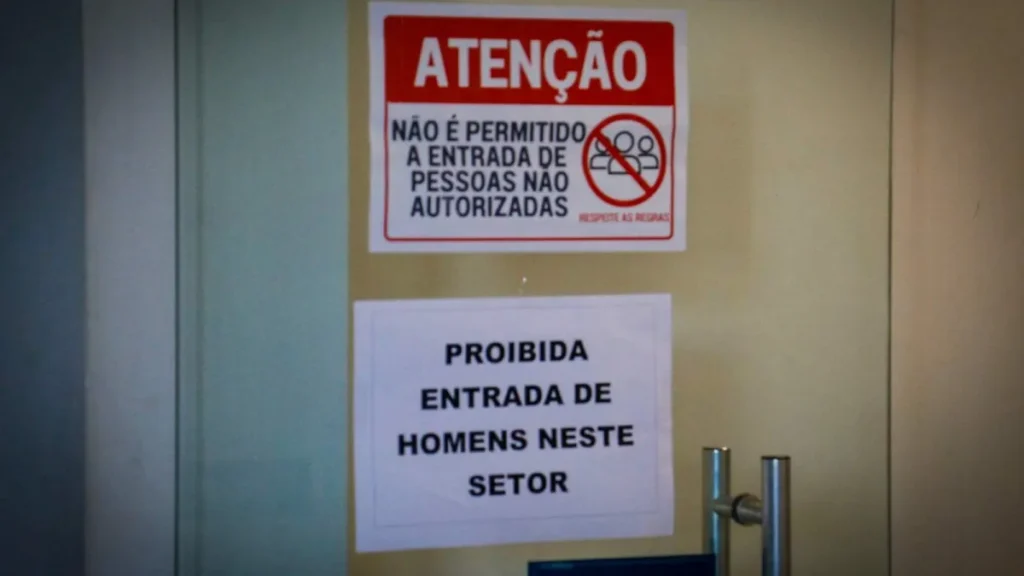 Idosa trancada e desnutrida enquanto companheiro estava na academia