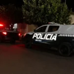 Pai e filha de 3 anos são mortos a tiros dentro de carro em MS