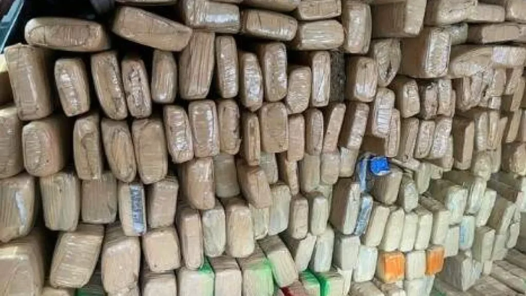 Trio é condenado por tráfico de 1,8 tonelada de maconha do Paraguai