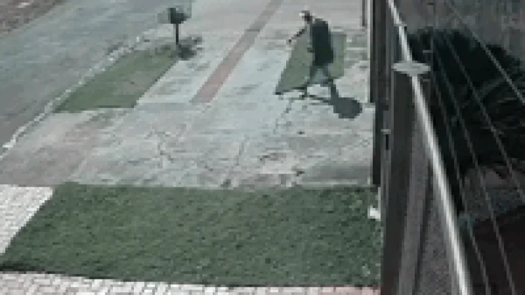 Ladrão foge com TV e R$ 200 em furto na Vila Ipiranga