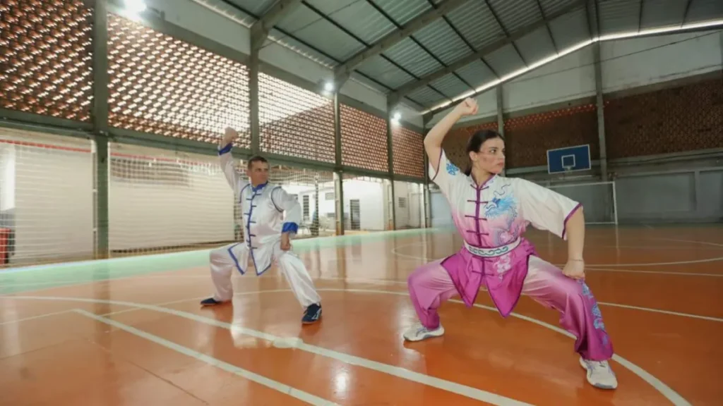 Kung-fu em família: pais treinam filhas e mantêm tradição
