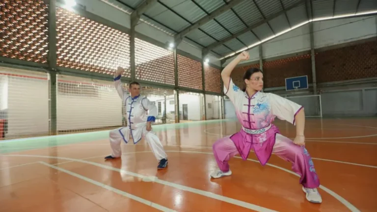 Kung-fu em família: pais treinam filhas e mantêm tradição